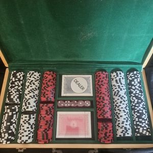Vintage NEW poker chip set